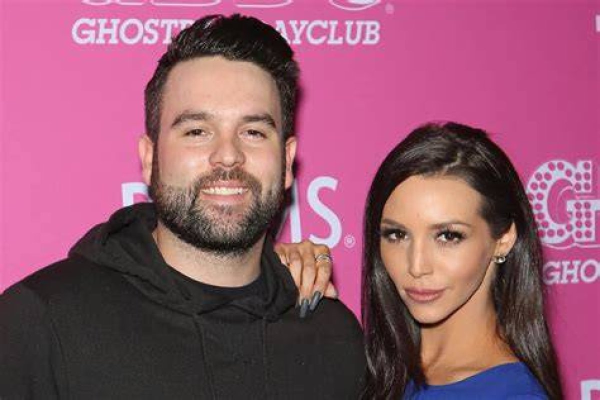 'Vanderpump Rules' Star Scheana Shay Explains Why She Was in Tom Sandoval's Room at Bravocon